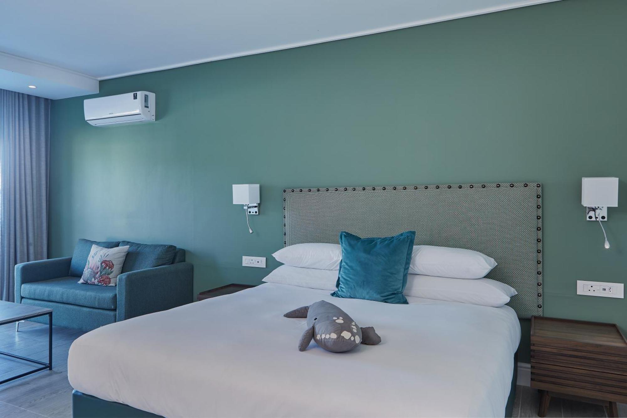 One Marine Drive Boutique & By The Living Journey Collection Hotel 5*